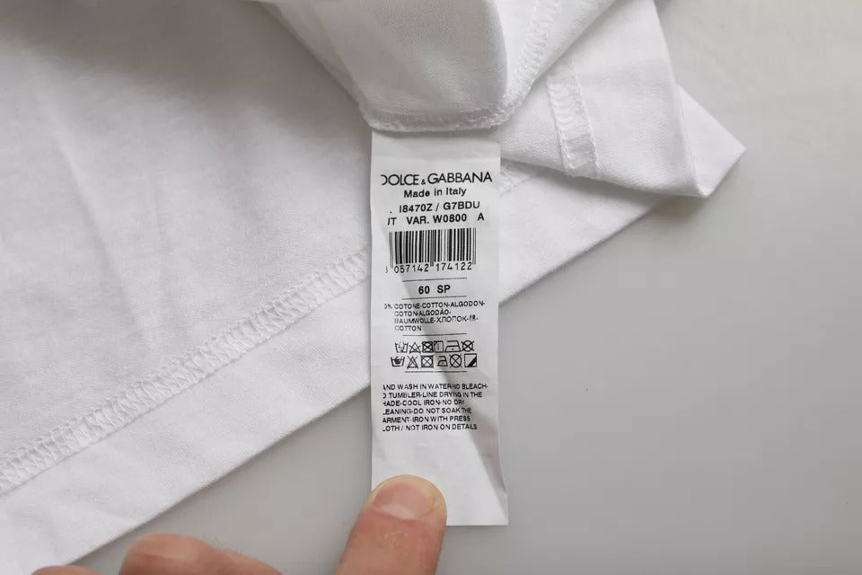 Camiseta blanca de algodón con cuello redondo y manga corta