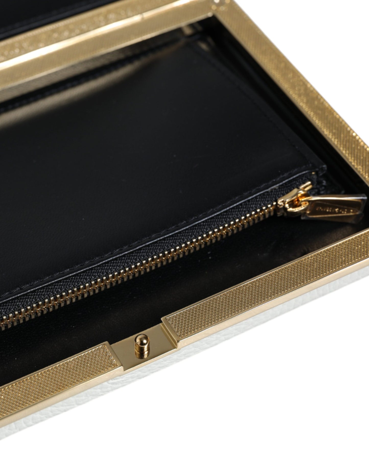 Bolso de mano de cuero blanco con marco dorado para fiesta de noche