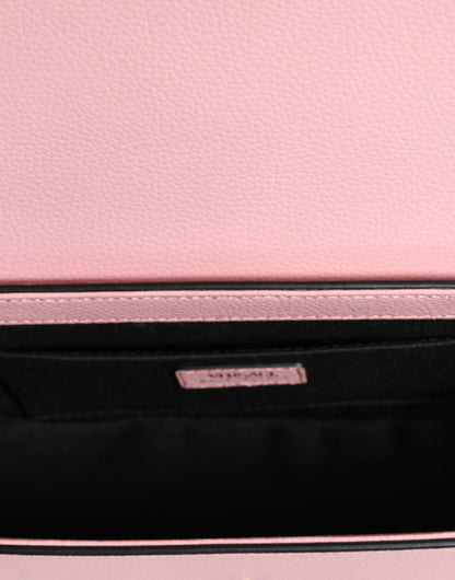Bolso bandolera de piel de becerro granulada rosa con logotipo