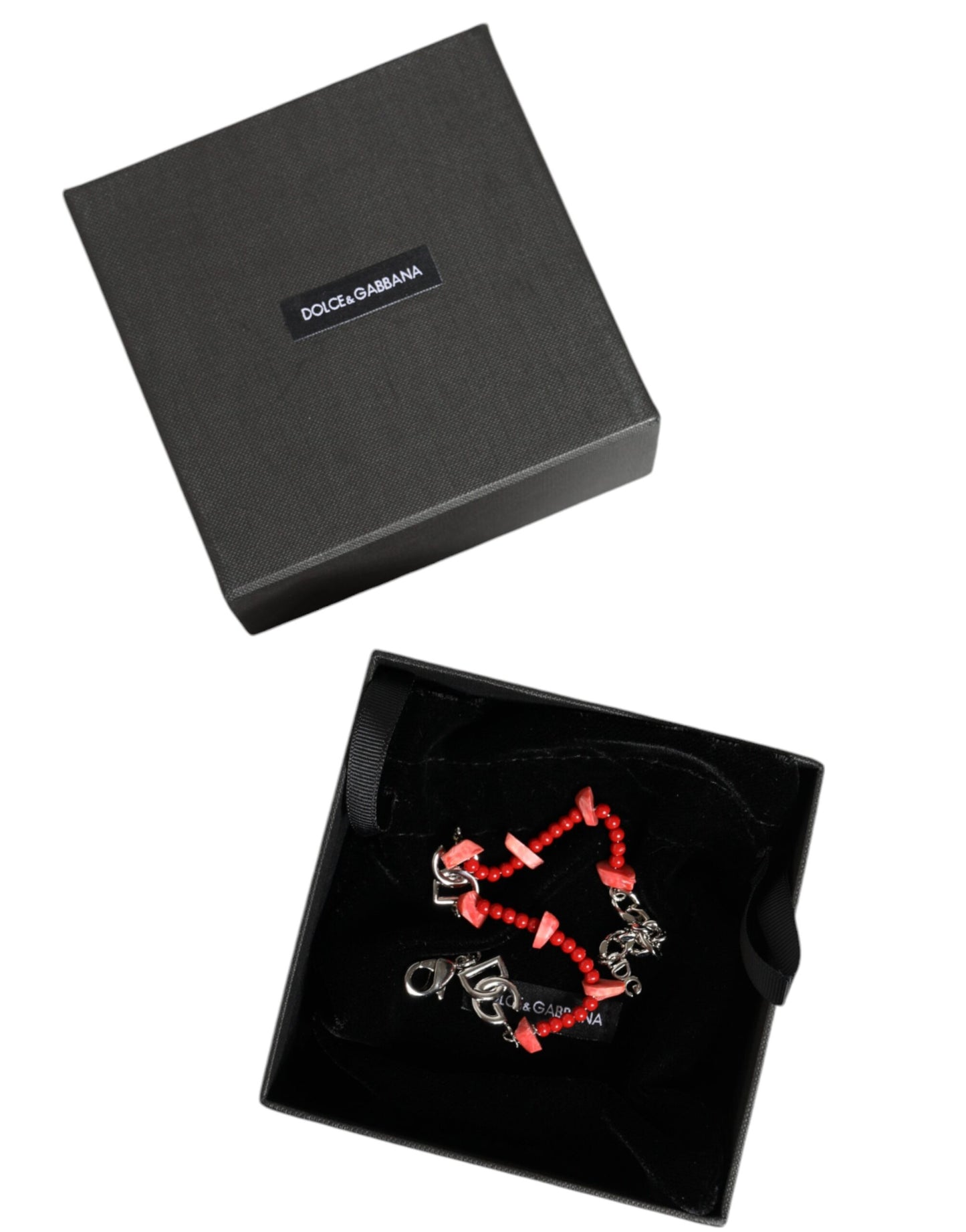 Pulsera de cadena con logotipo DG de resina y cuentas de latón en tono plateado