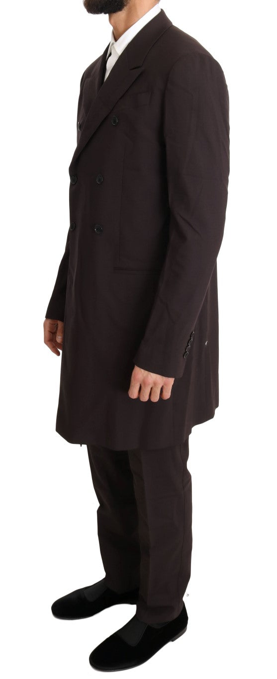 Elegante traje cruzado burdeos