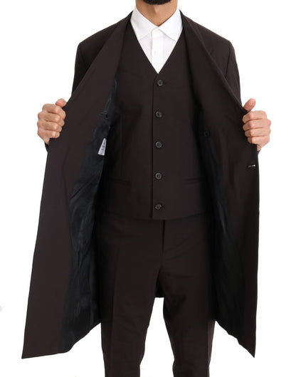 Elegante traje cruzado burdeos