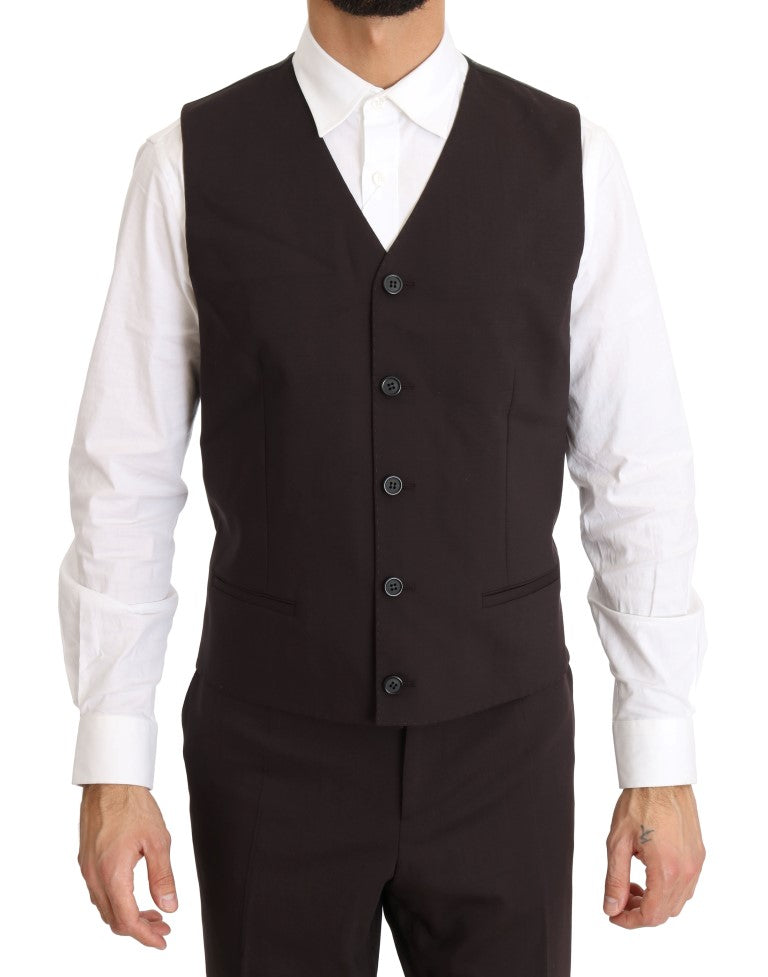 Elegante traje cruzado burdeos