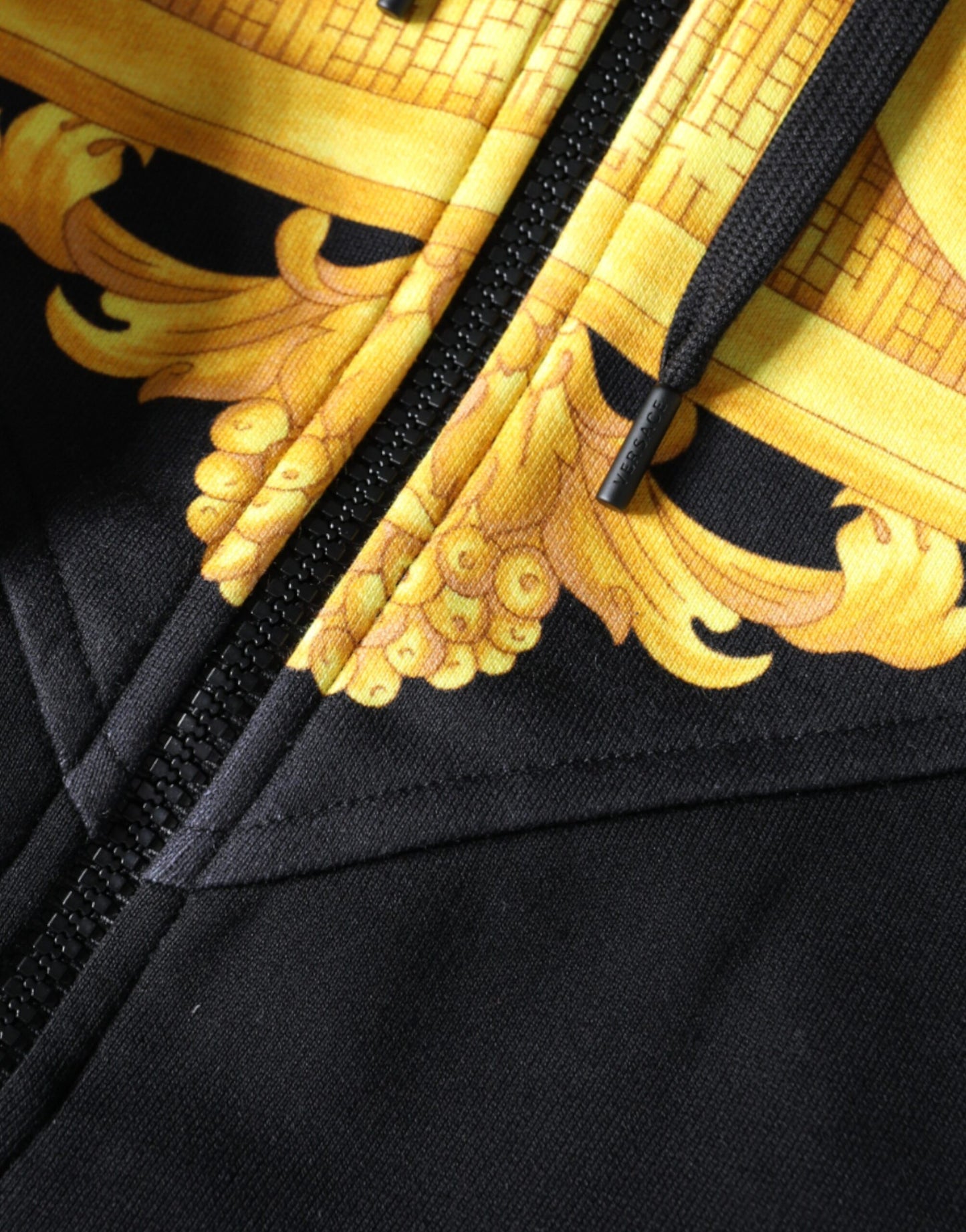 Sudadera con capucha y cremallera completa de algodón con estampado de Medusa negra