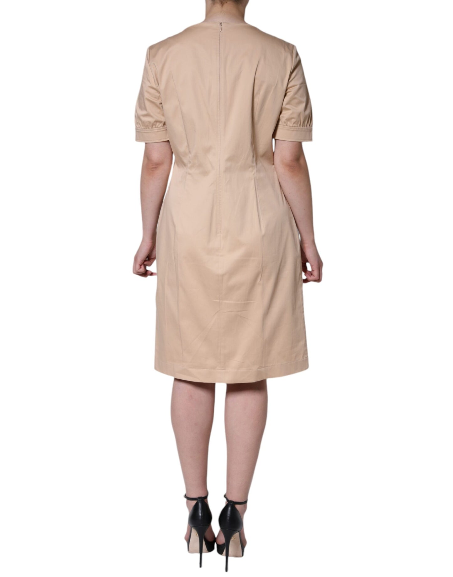 Vestido de algodón beige de manga corta hasta la rodilla