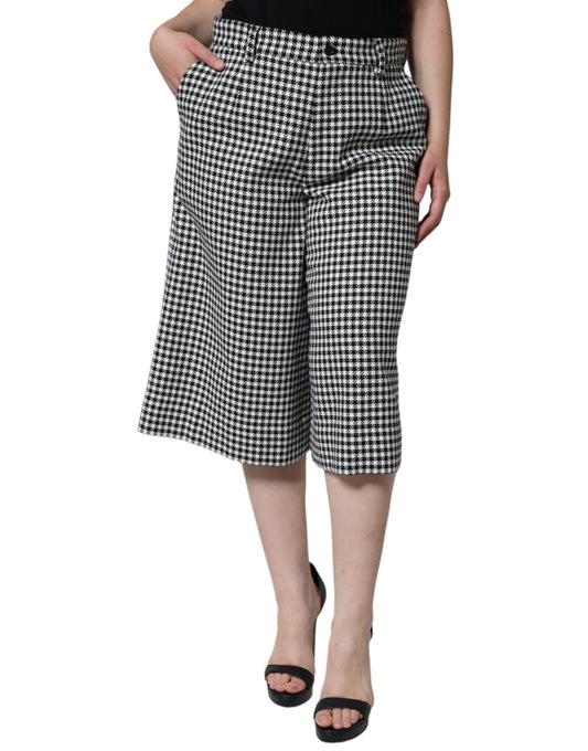 Pantalones anchos de pierna corta con estampado de pata de gallo en blanco y negro
