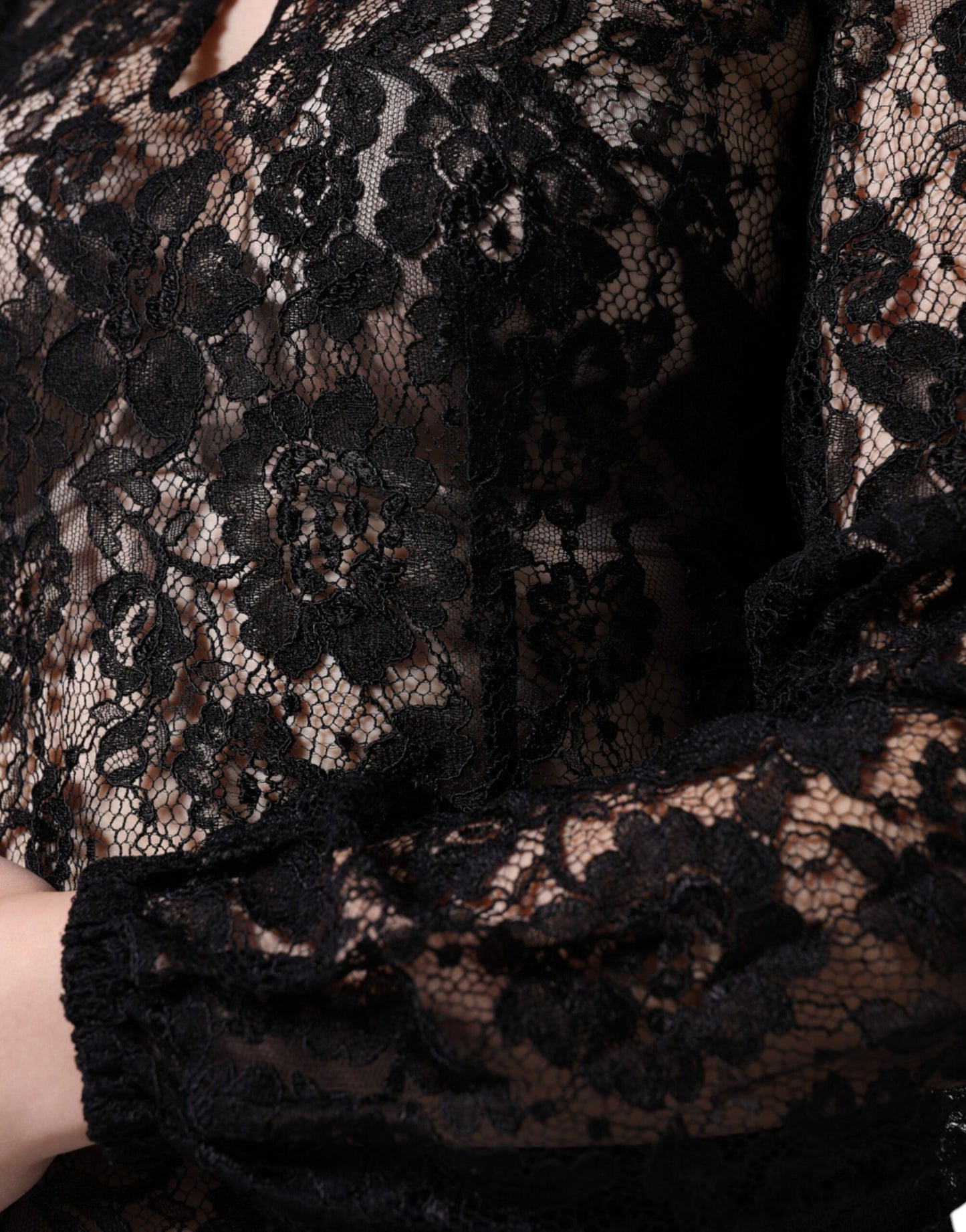 Top de manga larga transparente con encaje floral negro