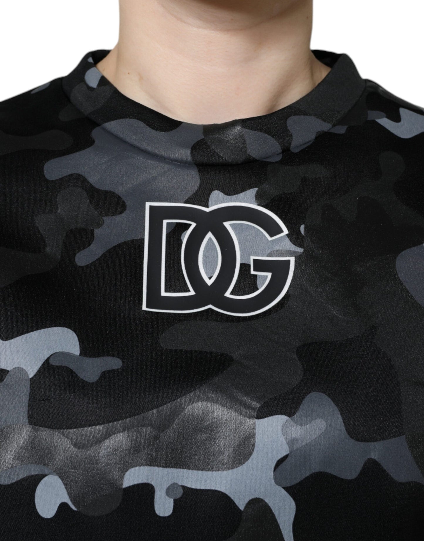Sudadera con cuello redondo y estampado de camuflaje negro