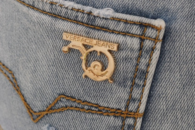 Vaqueros ajustados rasgados y elegantes de color azul claro