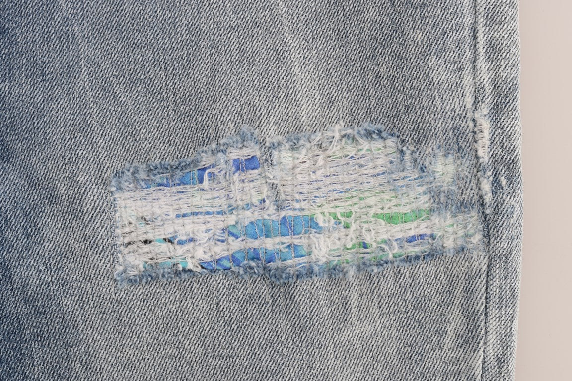 Vaqueros ajustados rasgados y elegantes de color azul claro