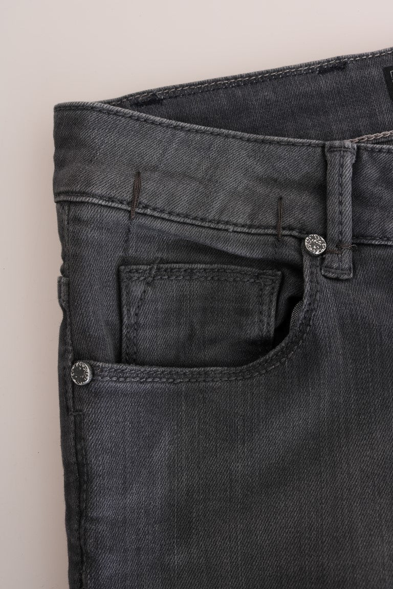 Vaqueros de diseño ajustados y elegantes de color gris