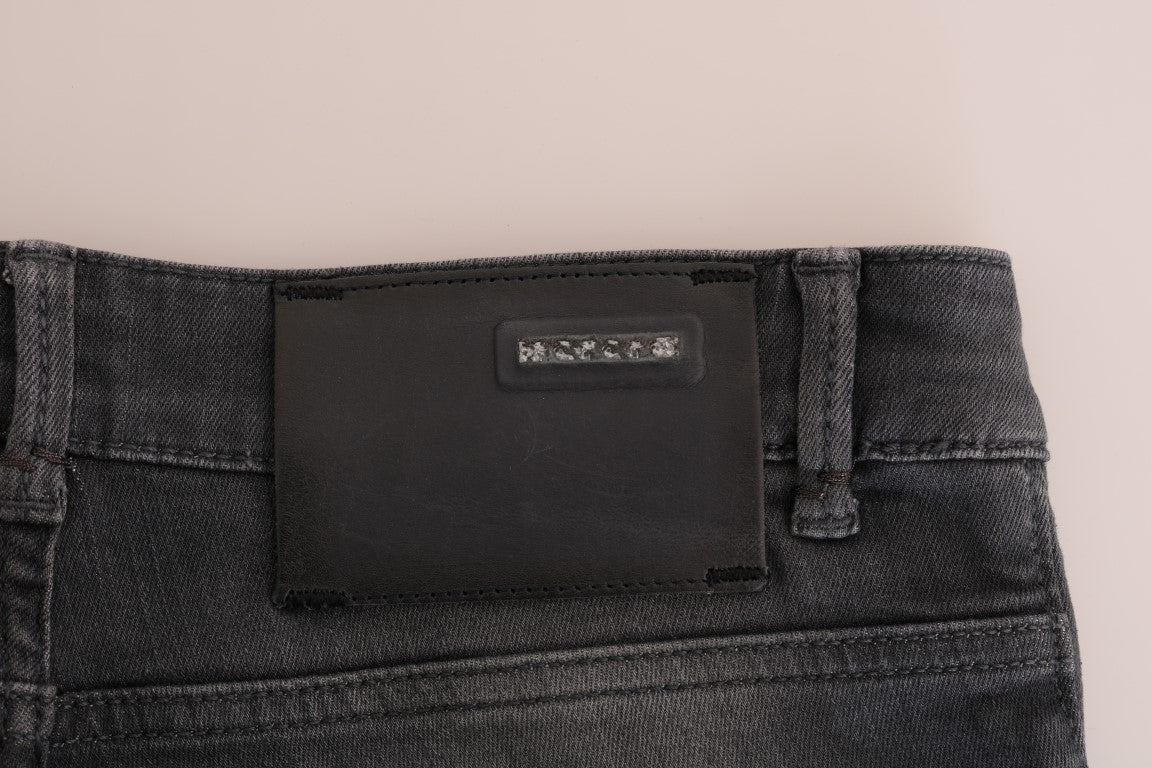 Vaqueros de diseño ajustados y elegantes de color gris