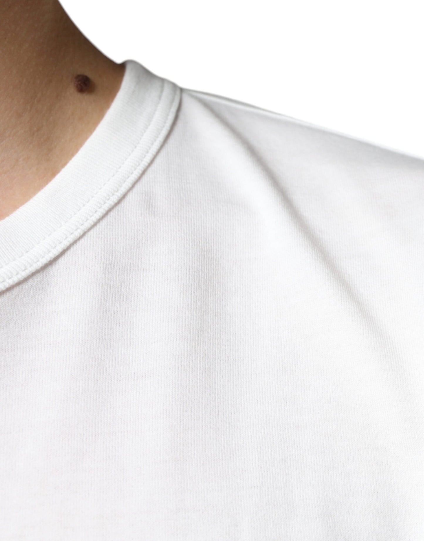 Camiseta de cuello redondo de algodón con logotipo blanco en relieve