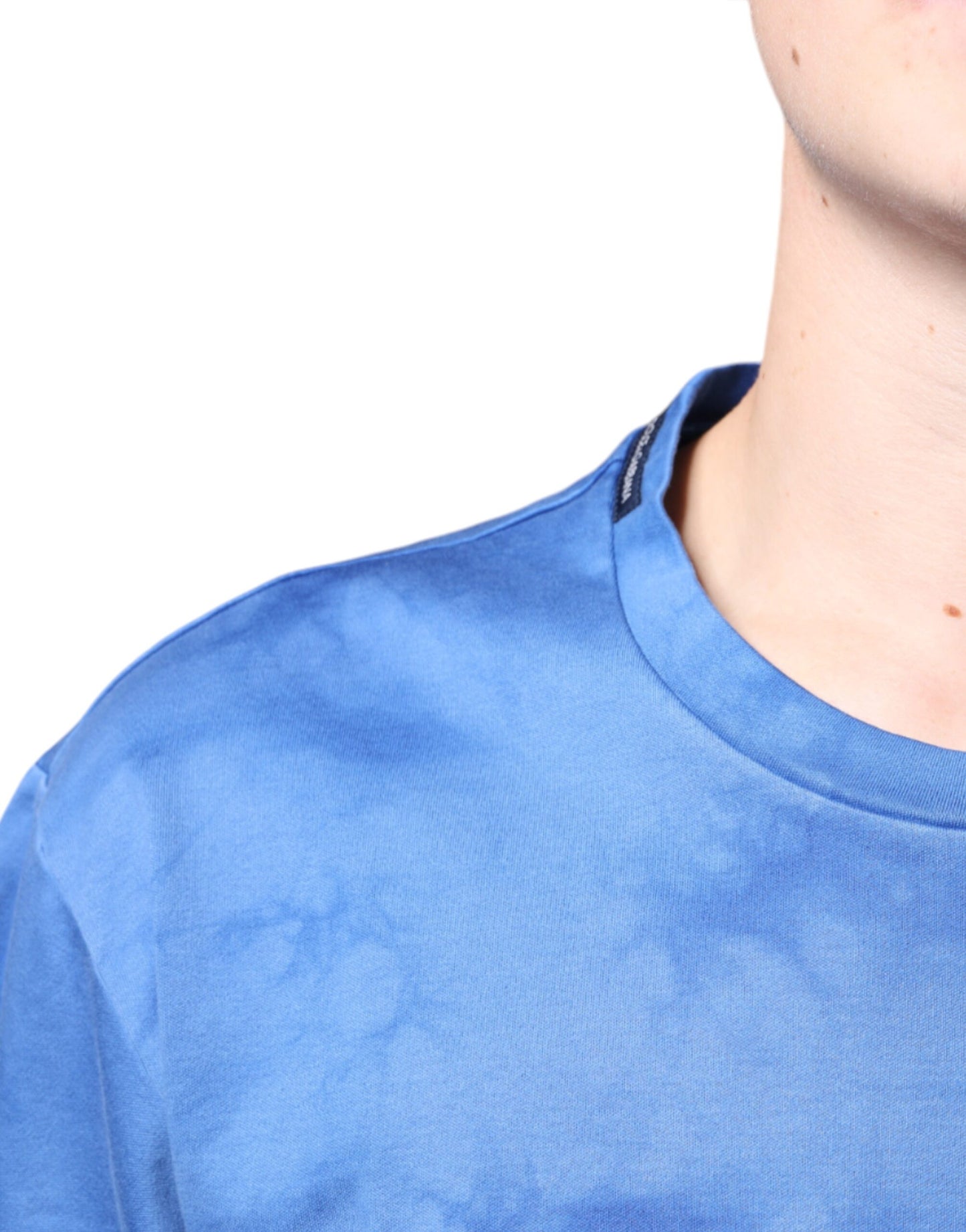 Camiseta de algodón azul tie-dye con el símbolo de la paz
