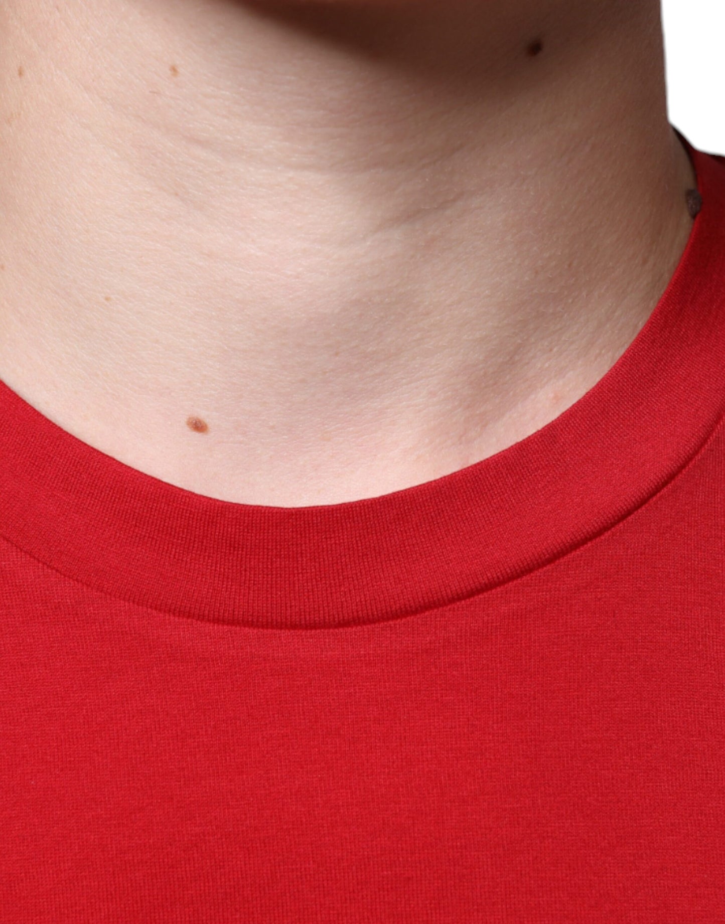 Camiseta de algodón roja con cuello redondo y estampado del logotipo DG