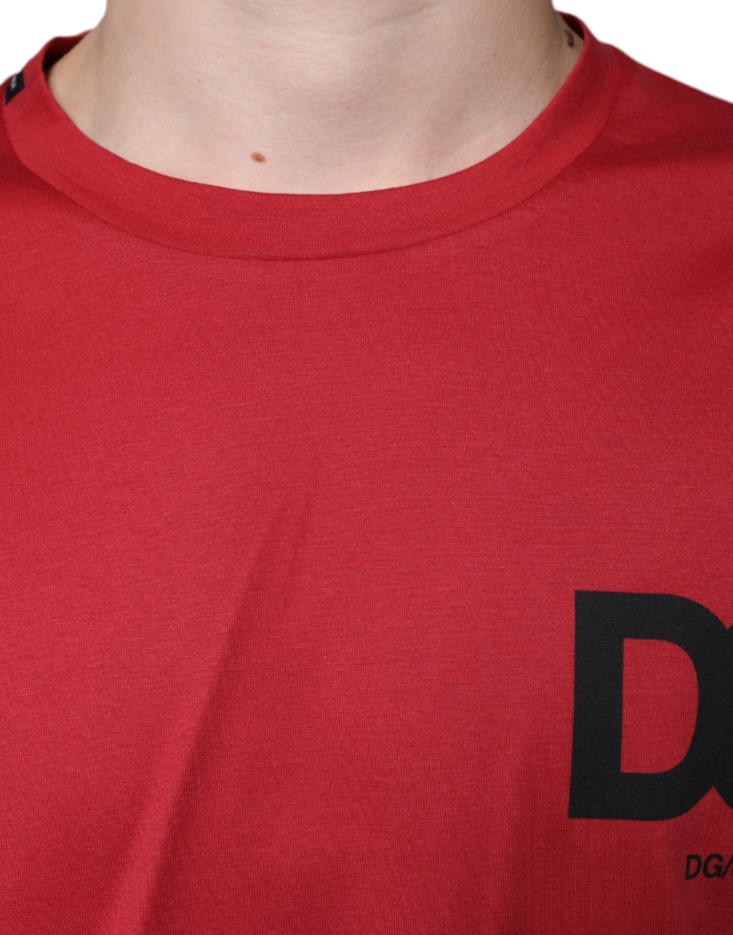 Camiseta de algodón roja con cuello redondo y estampado del logotipo DG