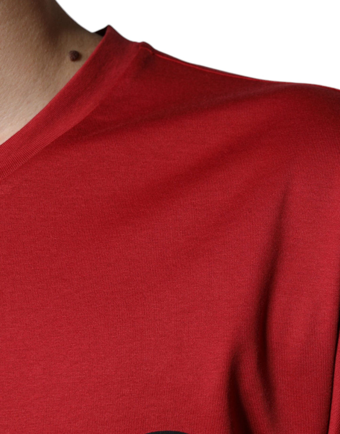 Camiseta de algodón roja con cuello redondo y estampado del logotipo DG
