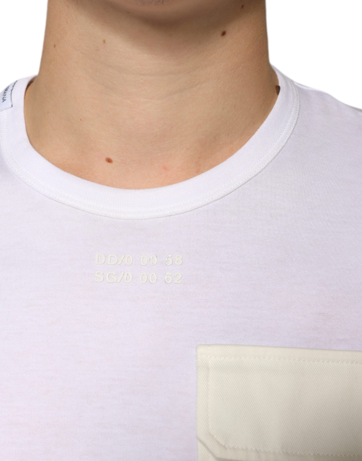 Camiseta blanca de algodón de manga corta con bolsillo