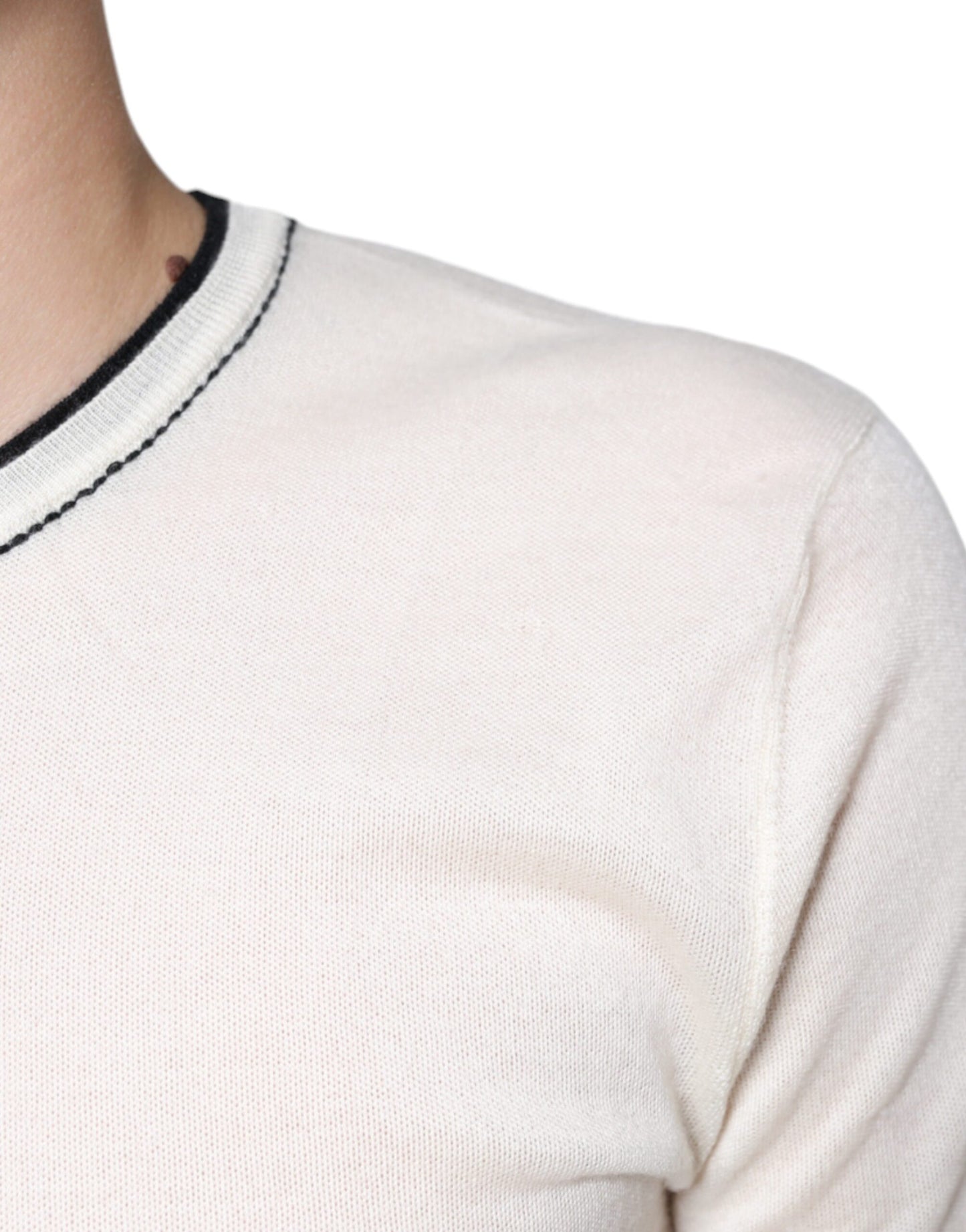 Camiseta de manga corta de cachemira en blanco roto