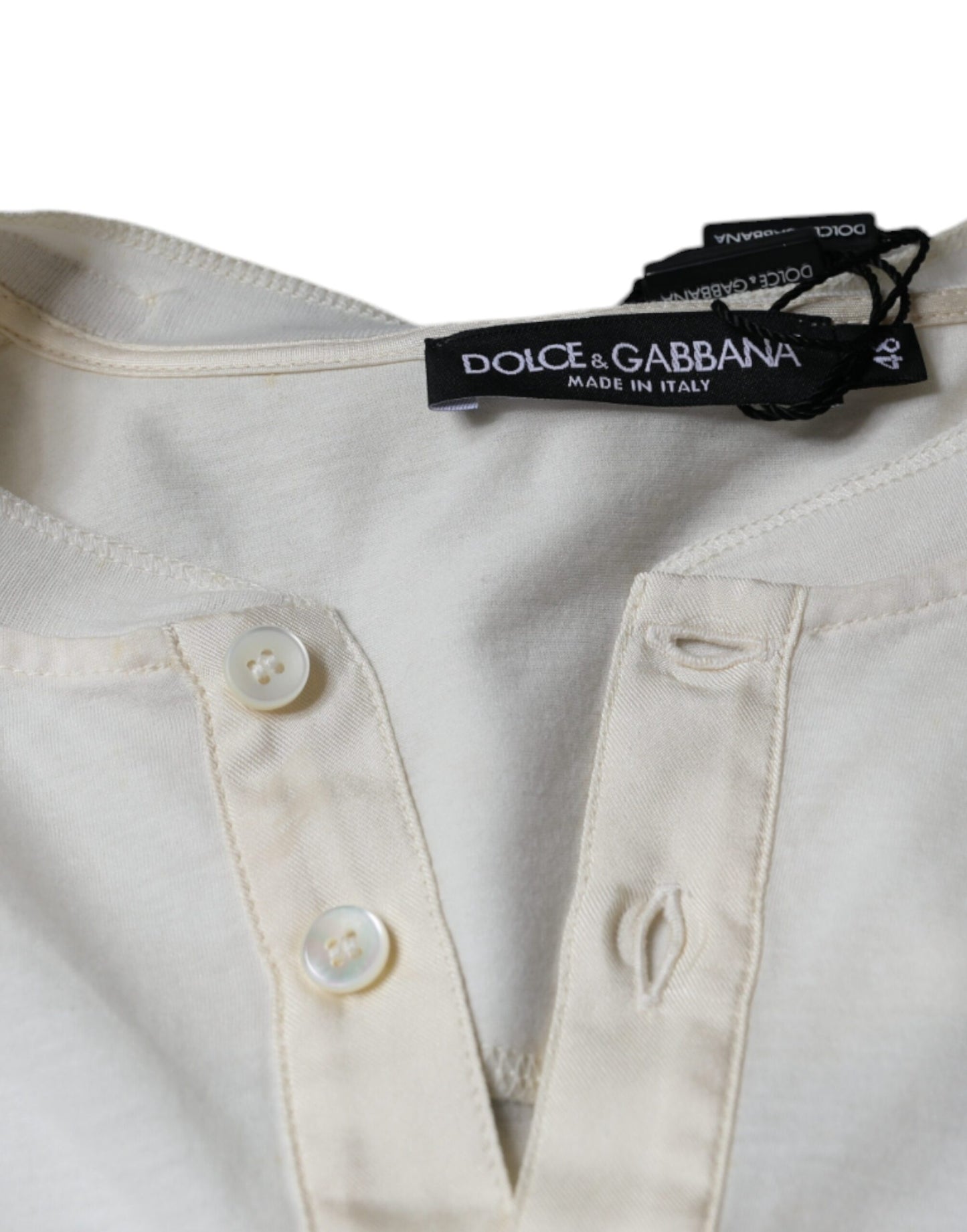 Camiseta de manga corta de algodón color blanco roto