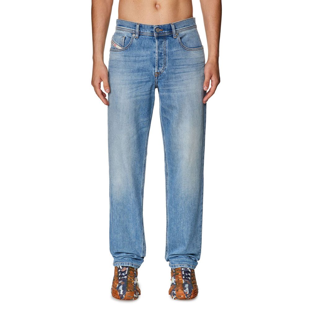Vaqueros y pantalón de algodón azul claro