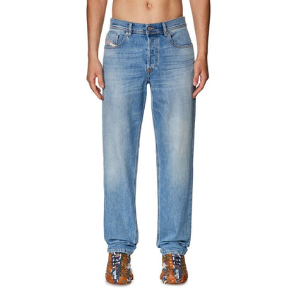 Vaqueros y pantalón de algodón azul claro