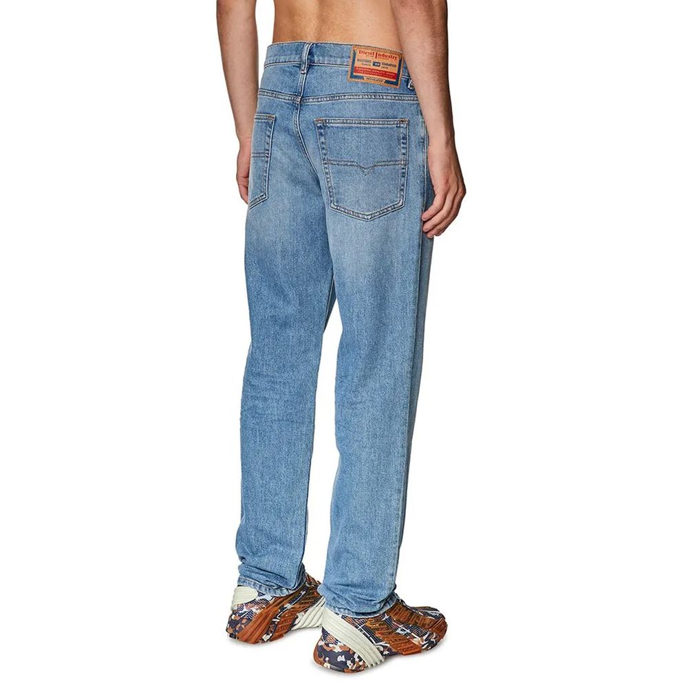 Vaqueros y pantalón de algodón azul claro