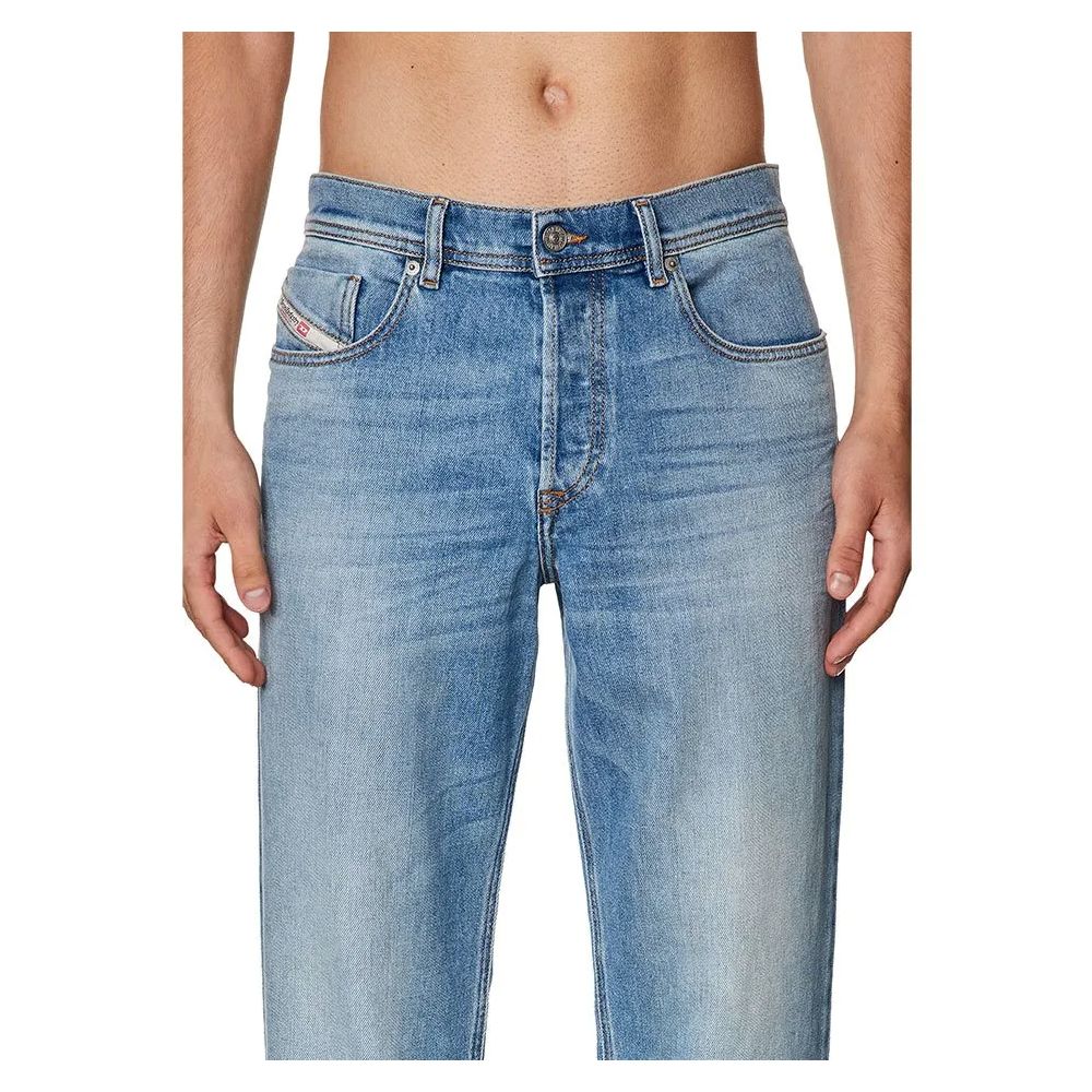 Vaqueros y pantalón de algodón azul claro