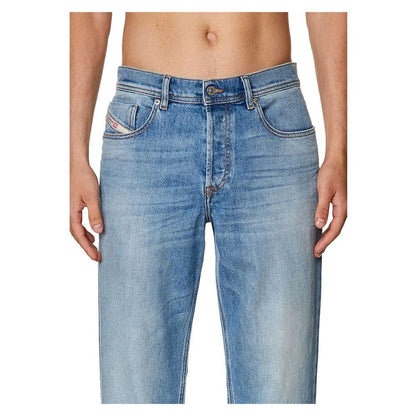 Vaqueros y pantalón de algodón azul claro