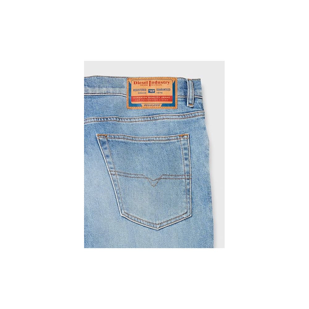 Vaqueros y pantalón de algodón azul claro
