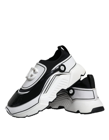 Zapatillas Daymaster blancas con placa del logotipo en negro