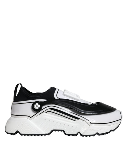 Zapatillas Daymaster blancas con placa del logotipo en negro