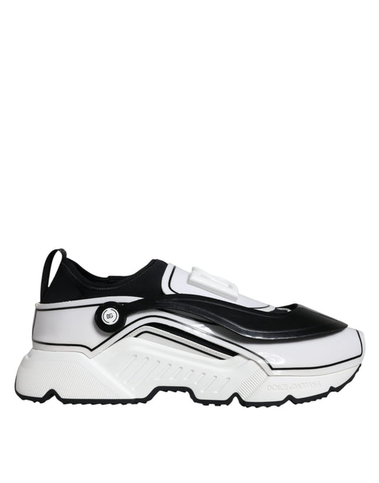 Zapatillas Daymaster blancas con placa del logotipo en negro