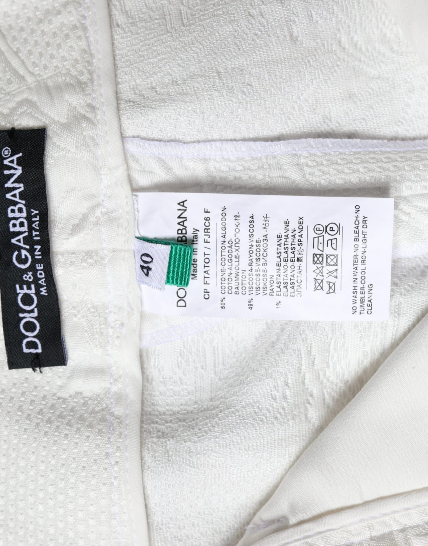 Pantalones cortos de algodón con brocado floral blanco