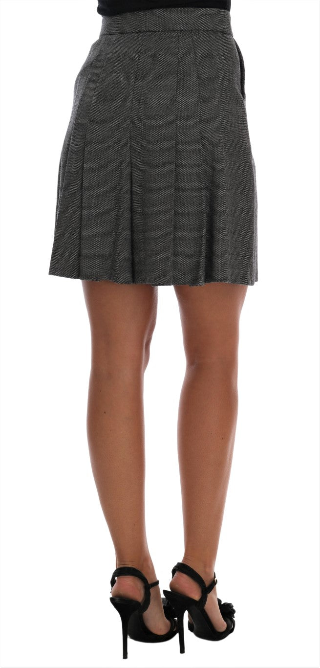 Mini shorts elegantes de lana con cintura alta