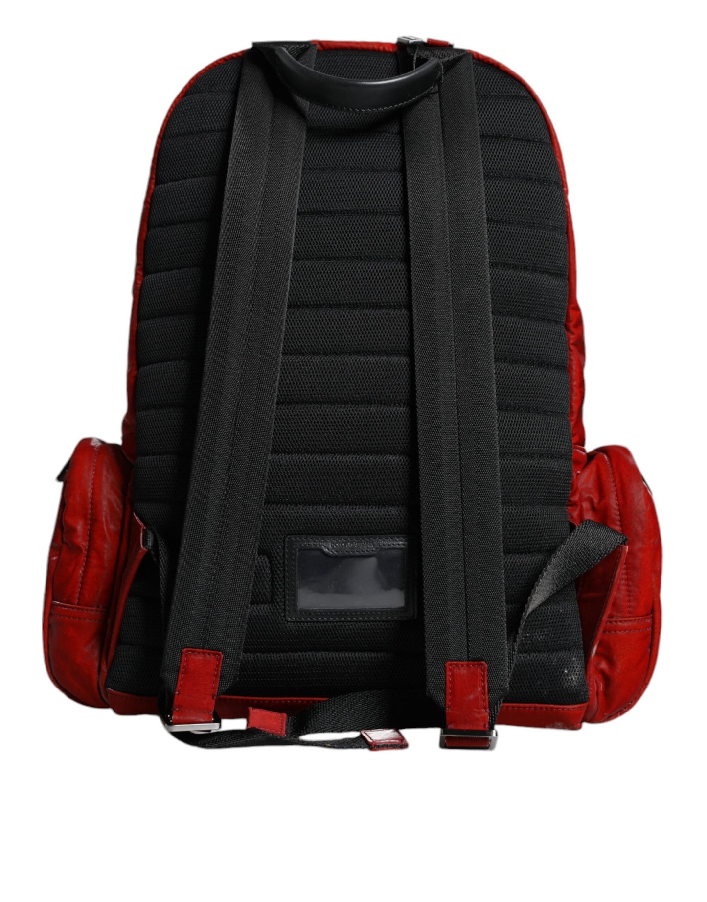 Mochila de charol rojo con placa de logotipo