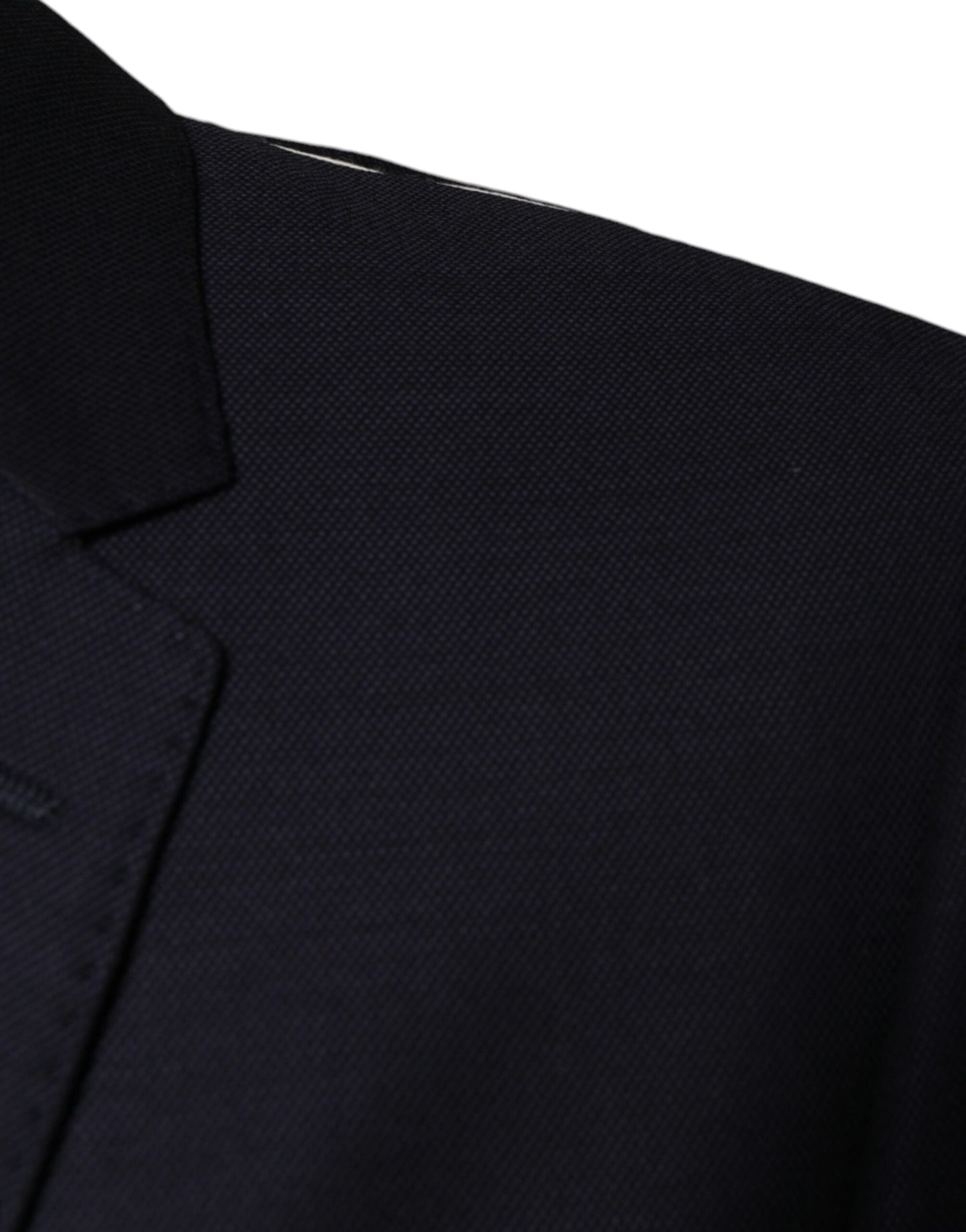 Blazer de lana azul oscuro con botonadura sencilla
