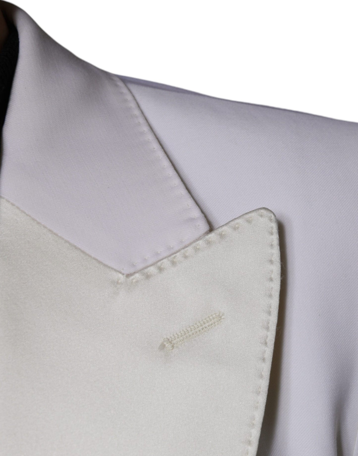 Blazer de vestir de lana color blanco roto con botonadura sencilla