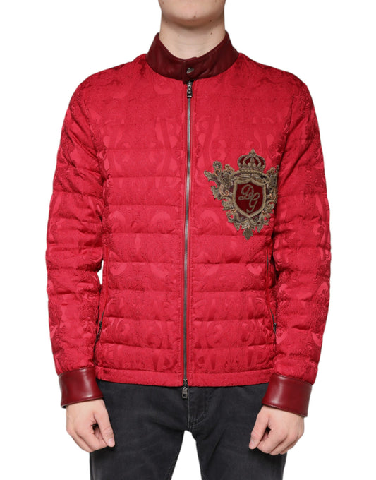 Chaqueta bomber acolchada roja con logotipo de corona dorada