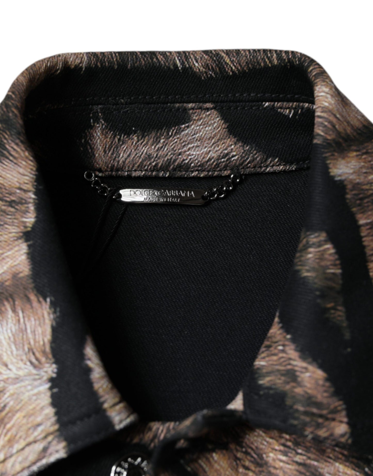 Chaqueta con cuello abotonado y estampado de tigre marrón