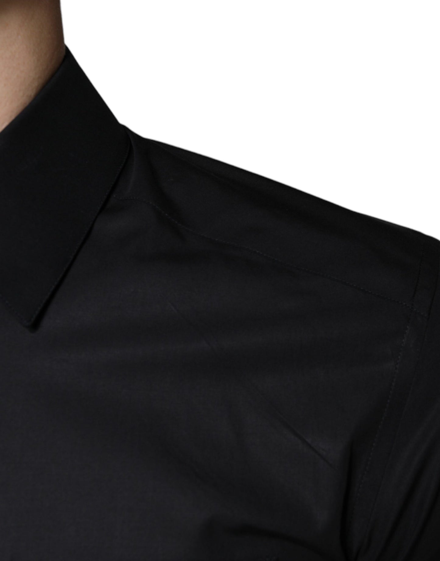 Vestido elástico de algodón negro con camisa formal dorada
