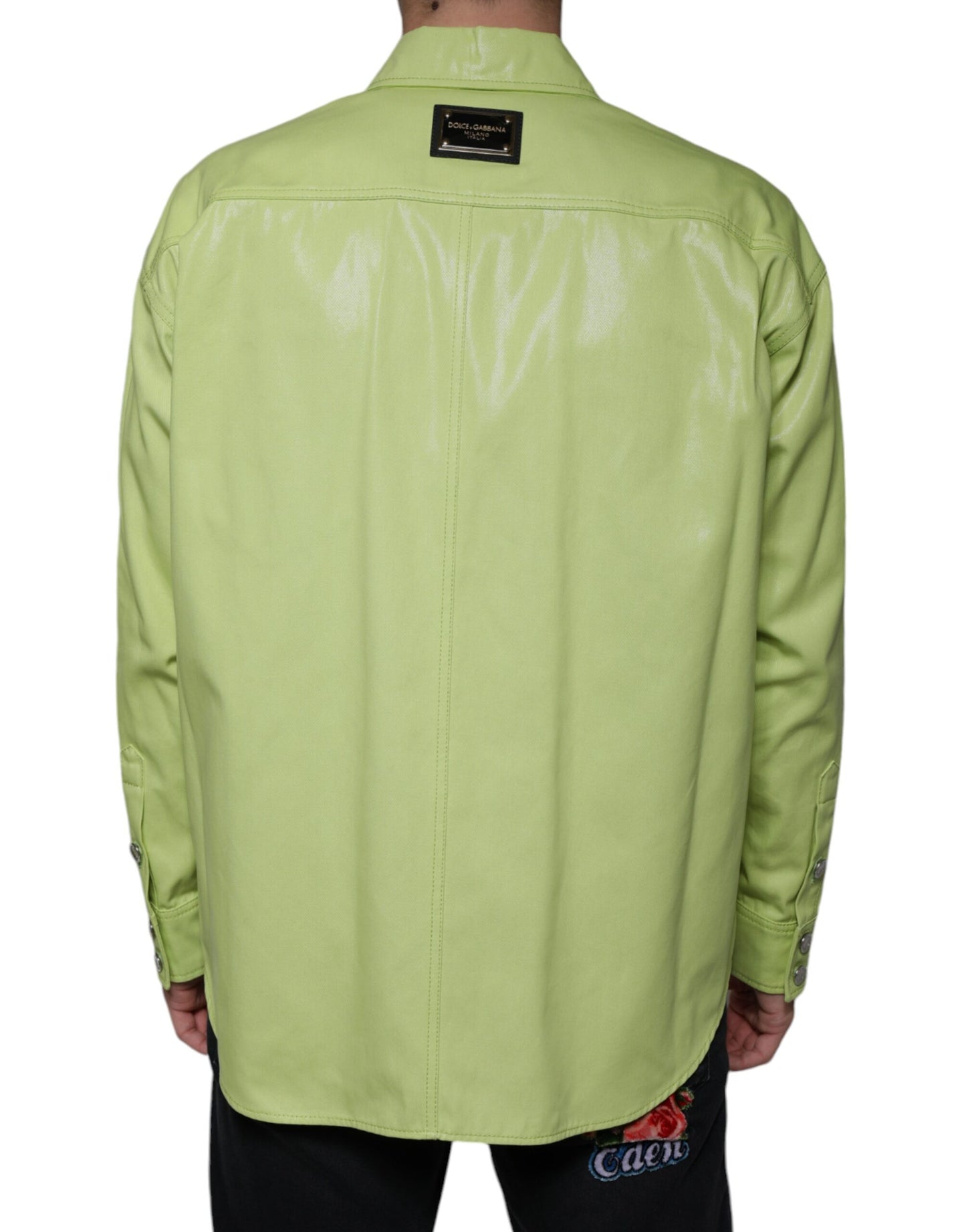 Camisa de algodón verde con cuello y botones para hombre