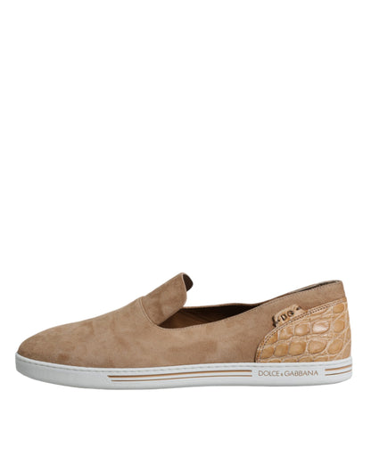 Mocasines de ante beige con diseño de caimán