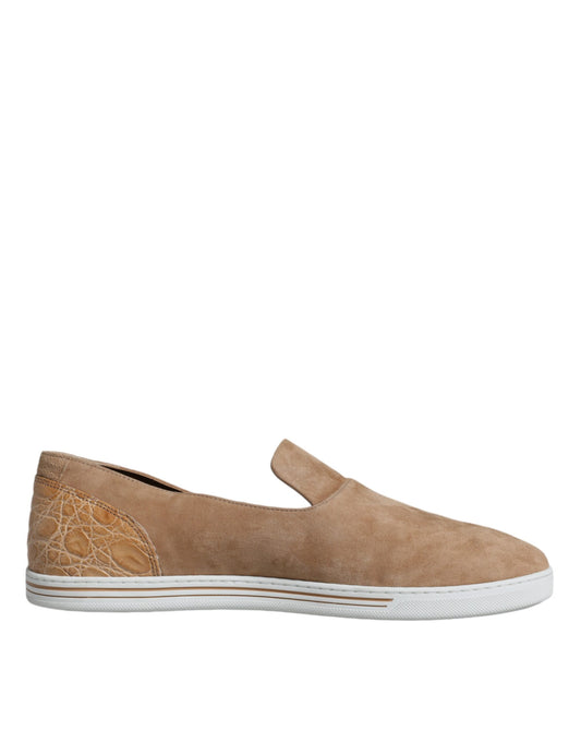 Mocasines de ante beige con diseño de caimán