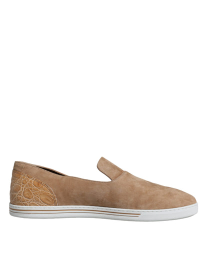 Mocasines de ante beige con diseño de caimán