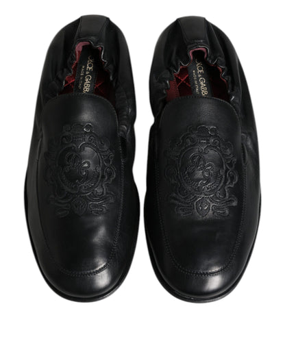 Mocasines de cuero con logotipo bordado negro para hombre