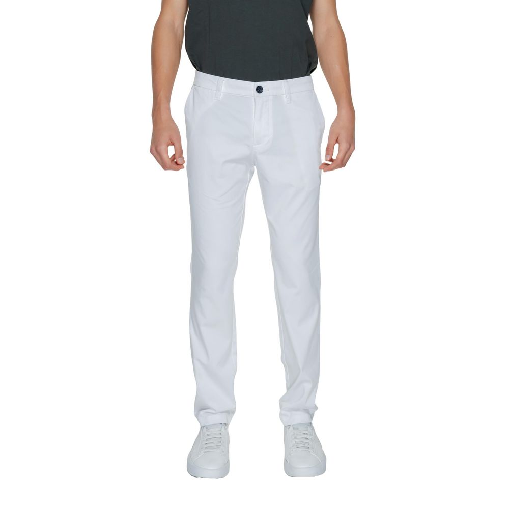 Vaqueros y pantalones de algodón blanco