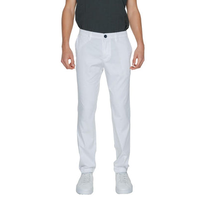 Vaqueros y pantalones de algodón blanco
