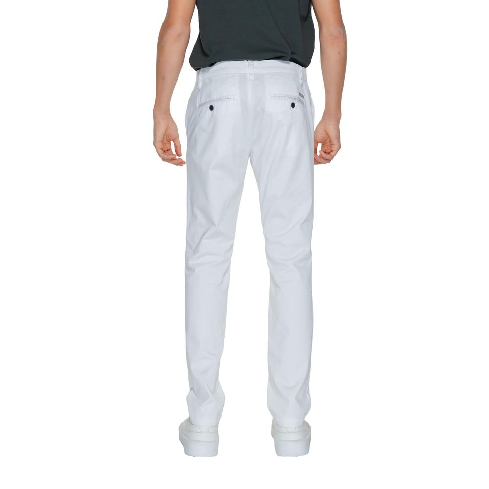 Vaqueros y pantalones de algodón blanco