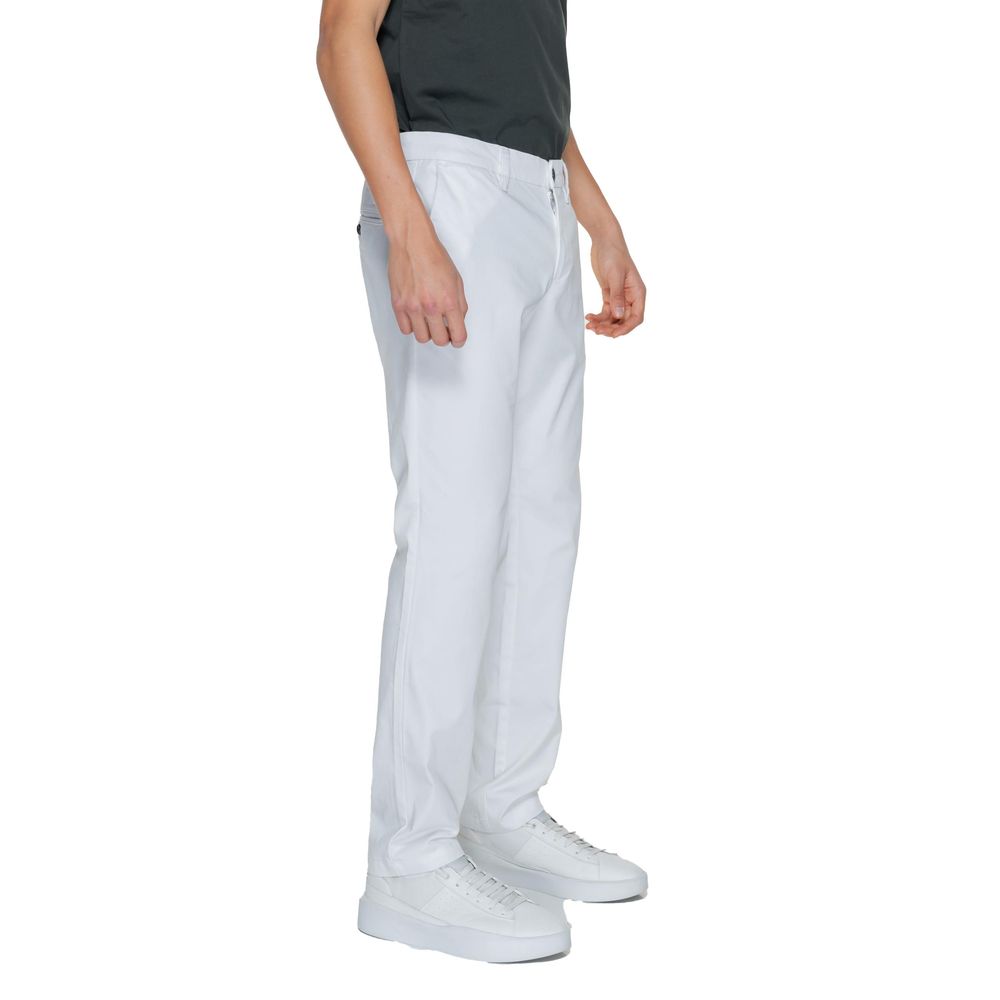 Vaqueros y pantalones de algodón blanco